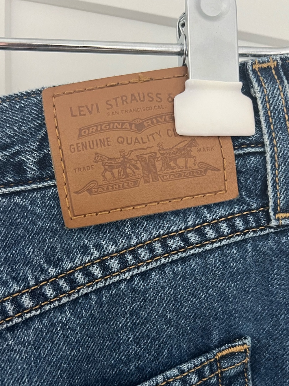 Levi’s 80S MOM SHORTS High-Rise Blue Denim women’s sz 31 - Picture 12 of 13